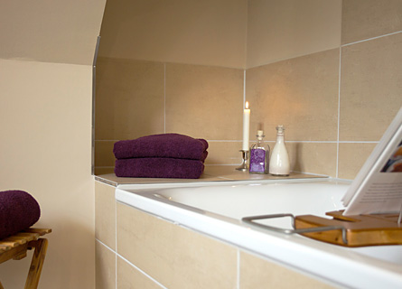 Badewanne in Zimmer 1